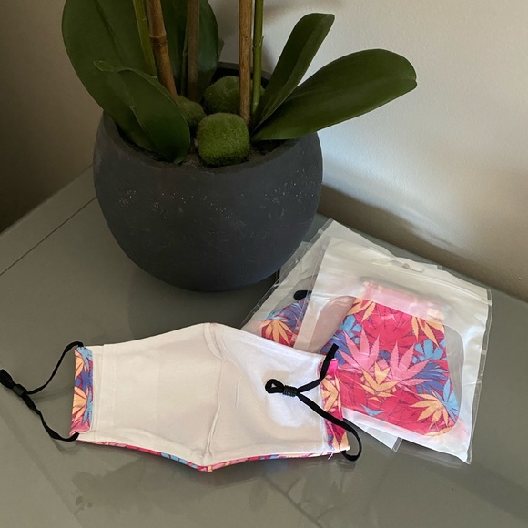 🆑 Pink Leaves 🍁 Print Face Mask - Picture 5 of 11